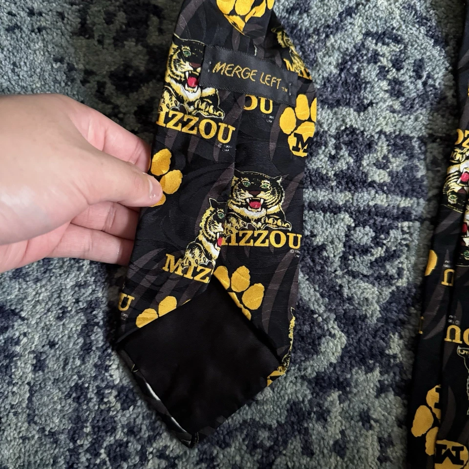 Corbata Colegial Universidad de Missouri MIZZOU Tigre y Pawprint Dorada y Negra Foto 3 de 4
