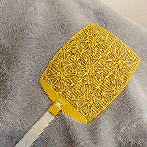 Vintage Yellow & White Plastic 70’s Fly Swatter Deep South Extra Long