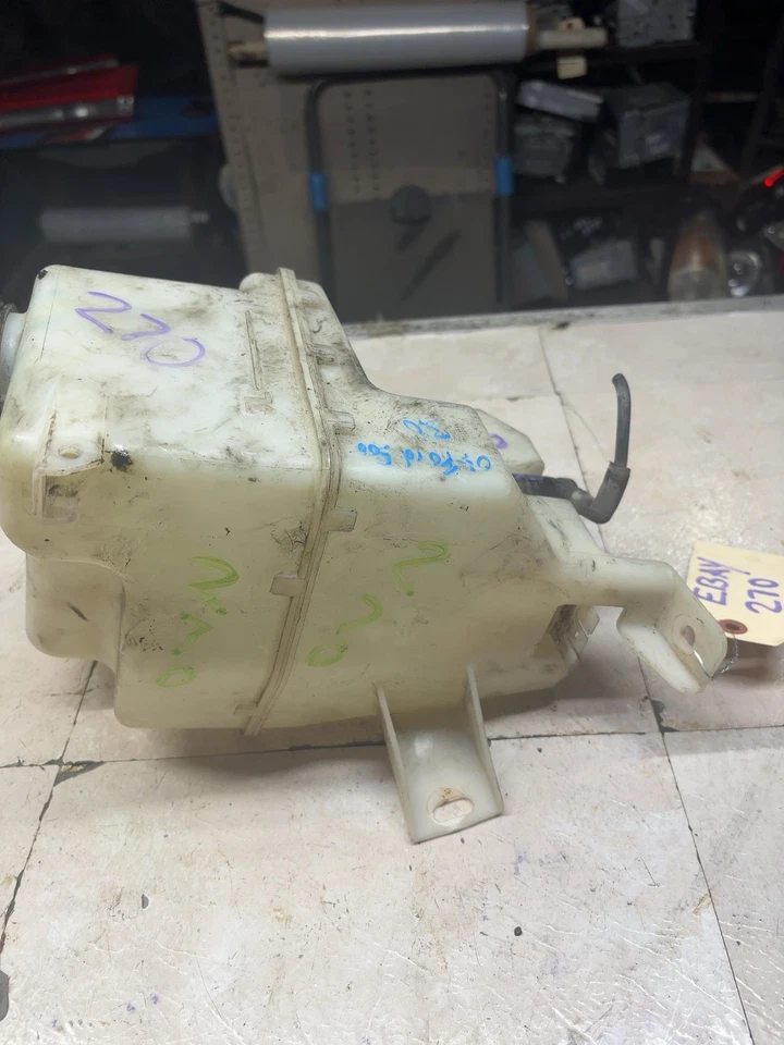 2005-07 FORD 500 MONTEGO Windshield Washer Fluid Bottle Reservoir W/Washer Pump - Image 3 of 4