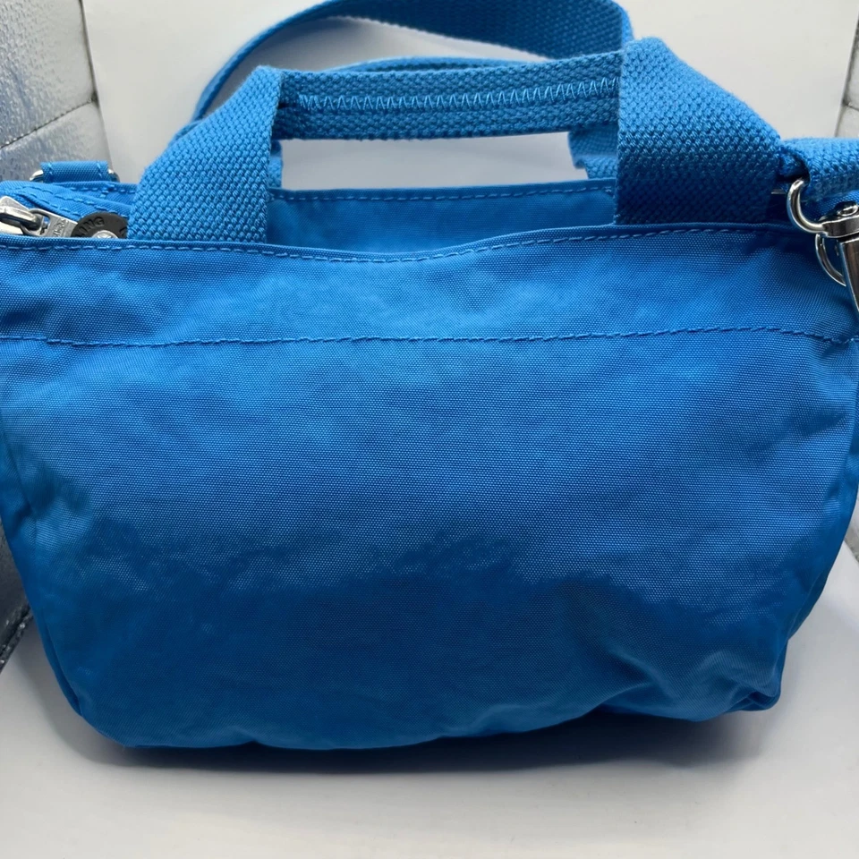 Mini bolso de mano Kipling azul de nailon bandolera correa ajustable Foto 2 de 4