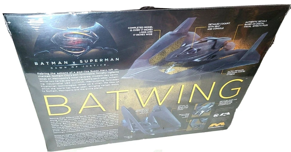 Batwing Dawn of Justice 1:25 scale Skill Level 3 Moebius Models 00969 - Image 2 of 2