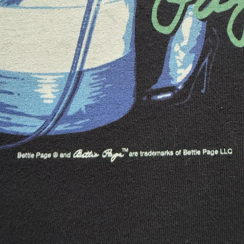 Camiseta Vintage Bettie Page Negra Niña Pinup Etiqueta Alstyle Talla 3XL 90’s Foto 3 de 4