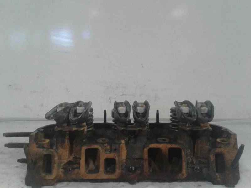 Cylinder Head 1983 PONTIAC FIREBIRD 2.8L Part # 14054884  - Image 2 of 4