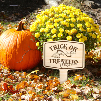 Trick or Treaters Welcome - Gartenplakette: Outdoor Hexe Halloween Deko