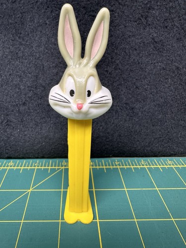Pez Dispenser 1993 Bugs Bunny Yellow Base w/Feet Vintage Made in Hungary