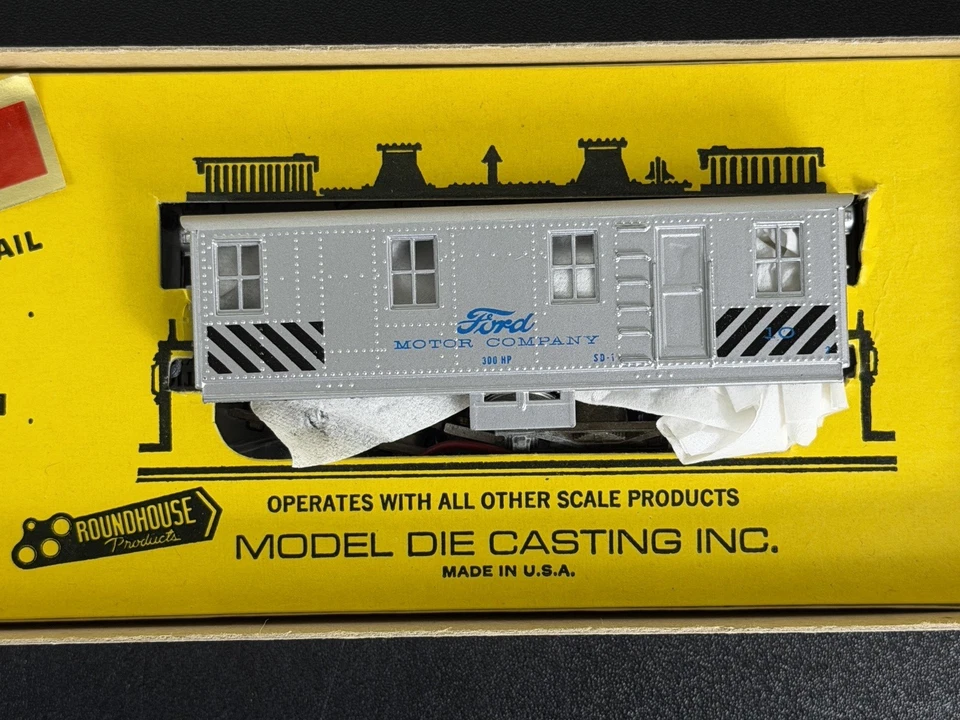Roundhouse 2814 HO Ford Motor Company Cab Diesel Kit - New NOS Unassembled - Image 2 of 4