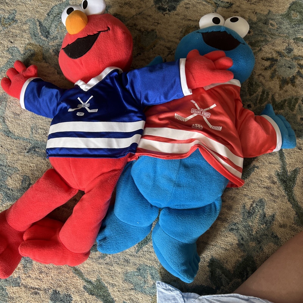 Sesame Street Elmo 2006 Fisher Price Mattel Hockey Cookie Monster