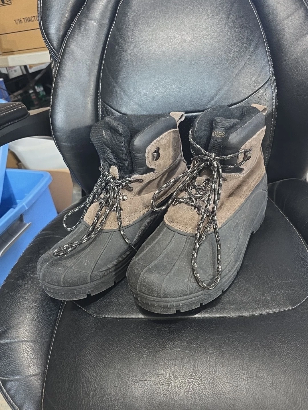 SIZE. 10M MENS TOTES WINTER BOOTS MANNY 2-LACE UP