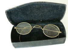 ANTIQUE SPECTICLES WITH CASE