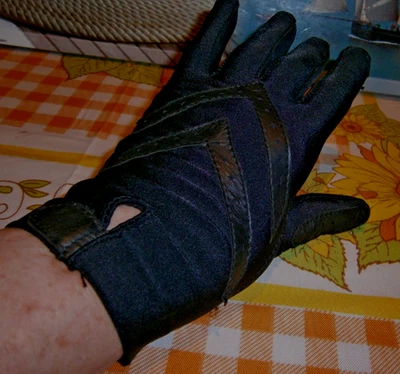 paire gants noirs, femme, tissu élastique et parements cuir noir BE, - Photo 1/4