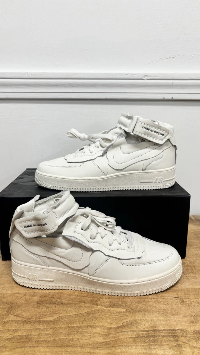 Preços baixos em Nike Comme des Garçons x Air Force 1 Mid Triple