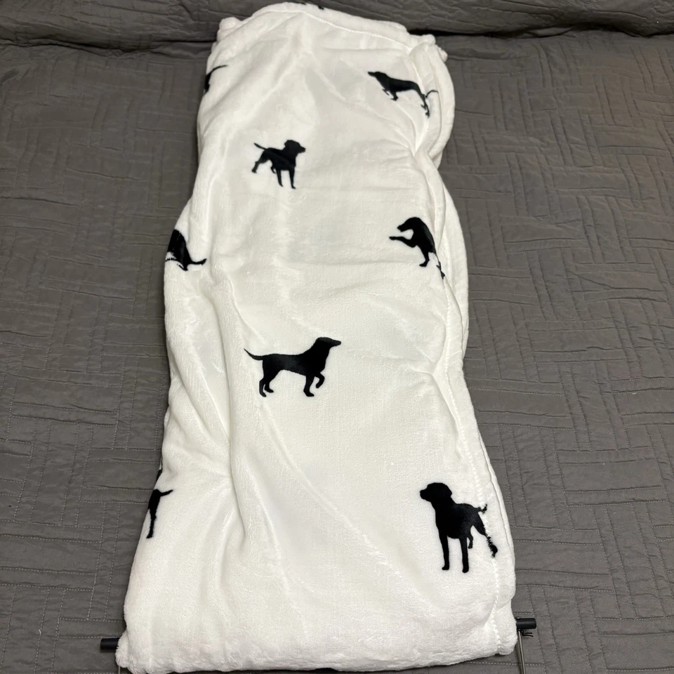 Manta de felpa ultra suave Eddie Bauer Home blanca labrador negra estampado de perro Foto 3 de 4