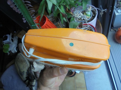 Ancienne Brosse Electrique Aspirateur à Vètements Orange Années 70 Dyana Magic - Picture 5 of 7