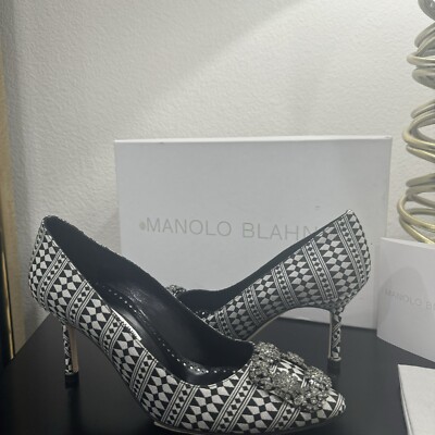 【MANOLO BLAHNIK】在庫わずか☆Hangisi70パンプス クリスタル付 MANOLO BLAHNIK Hangisi 70 crystal-embellished satin pumps