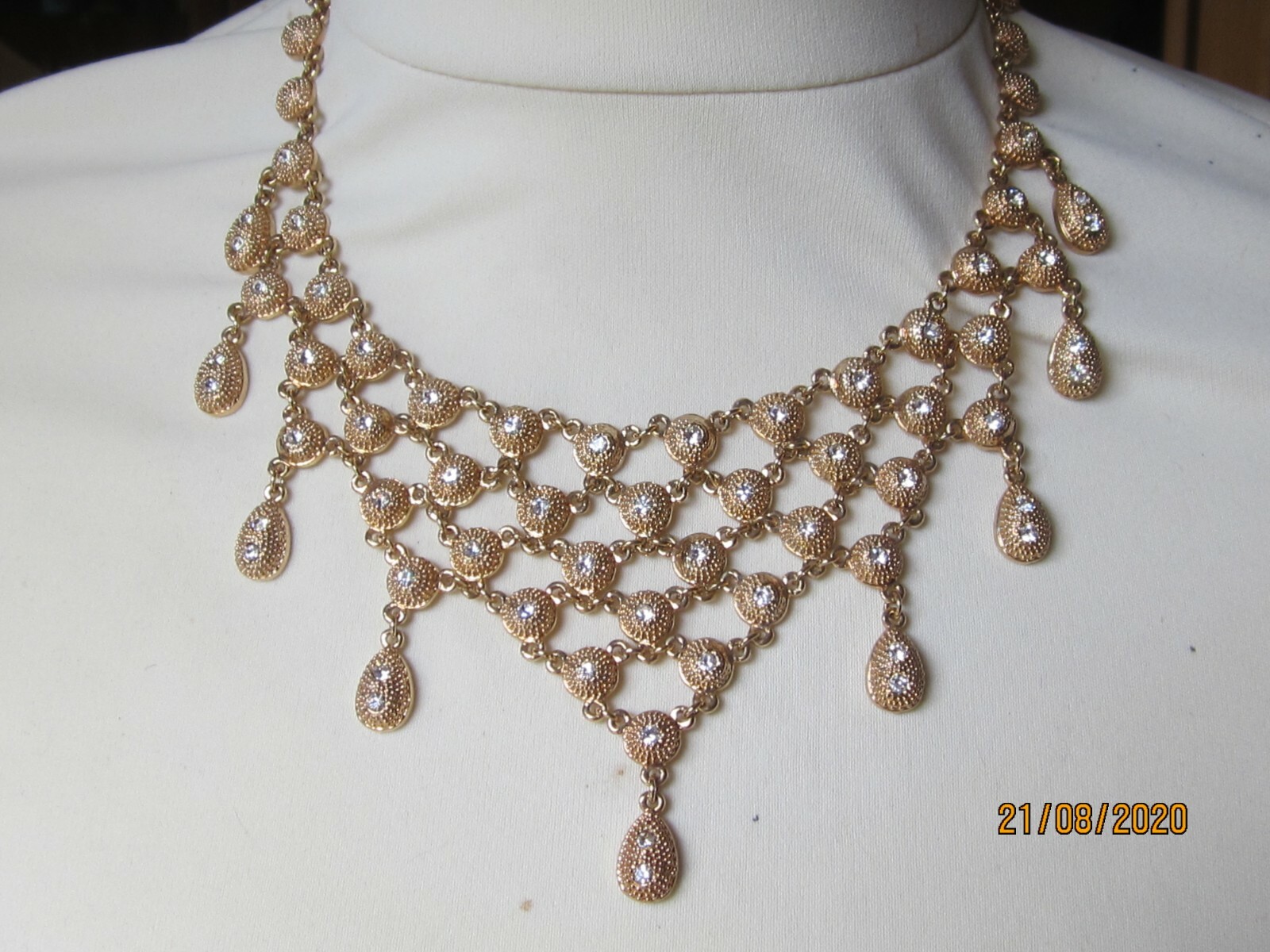 Parure de cérémonie plaqué or et brillants avec collier raffiné pour mariage