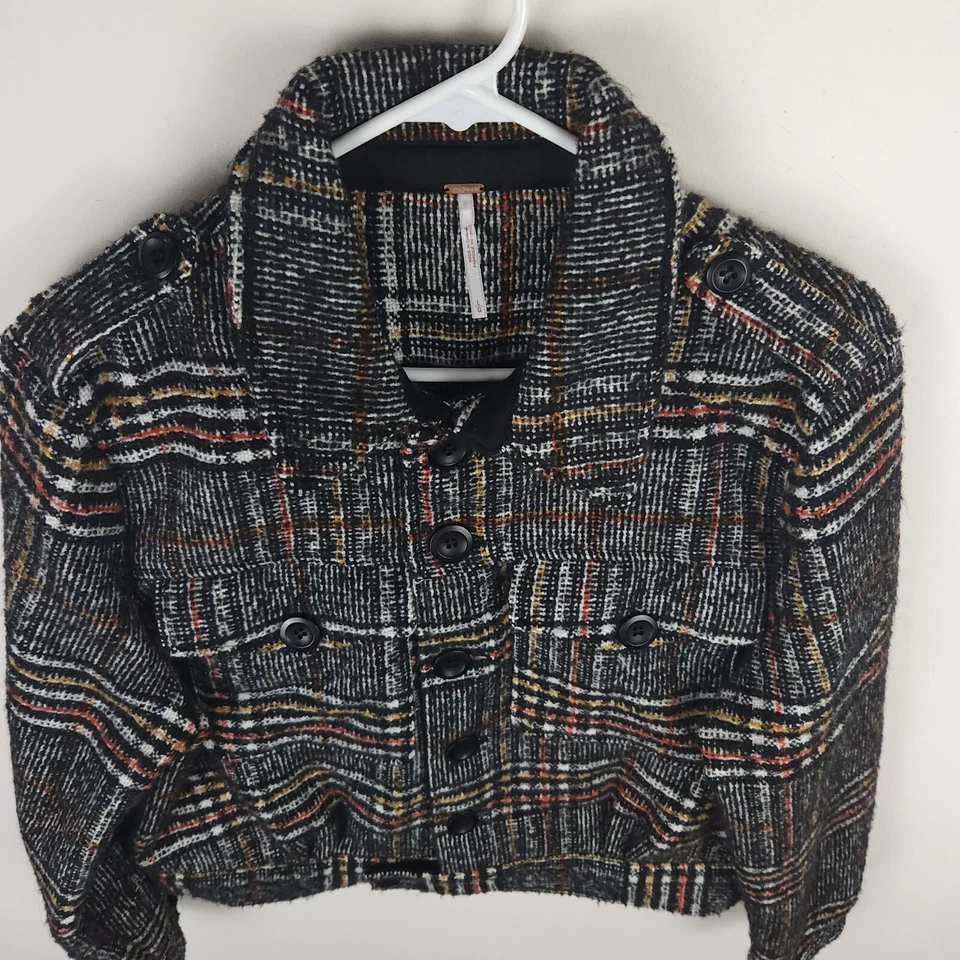 Casaco feminino Free People grande preto branco laranja malha poli mistura botão para cima - Imagem 3 de 4