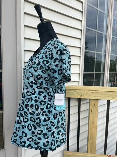 Infinity Real Color Cherokee Leopard Print Scrub Top Size Small NWT - Picture 3 of 8
