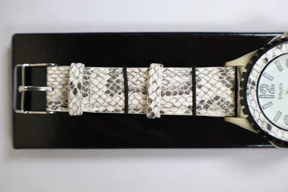 Reloj Gruen Nuevo en Caja Cuarzo Negro/Blanco Estampado Animal #FSC3285021/MZB Necesita Batt ¡RARO! Foto 3 de 4