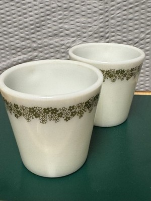 Vintage Pyrex Spring Blossom Green Crazy Daisy Milk Glass Coffee Mug Set Of 2