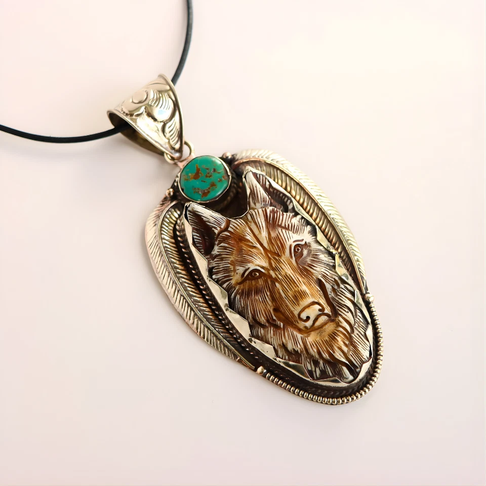 Collar Colgante Lobo Plata con Turquesa Foto 3 de 4