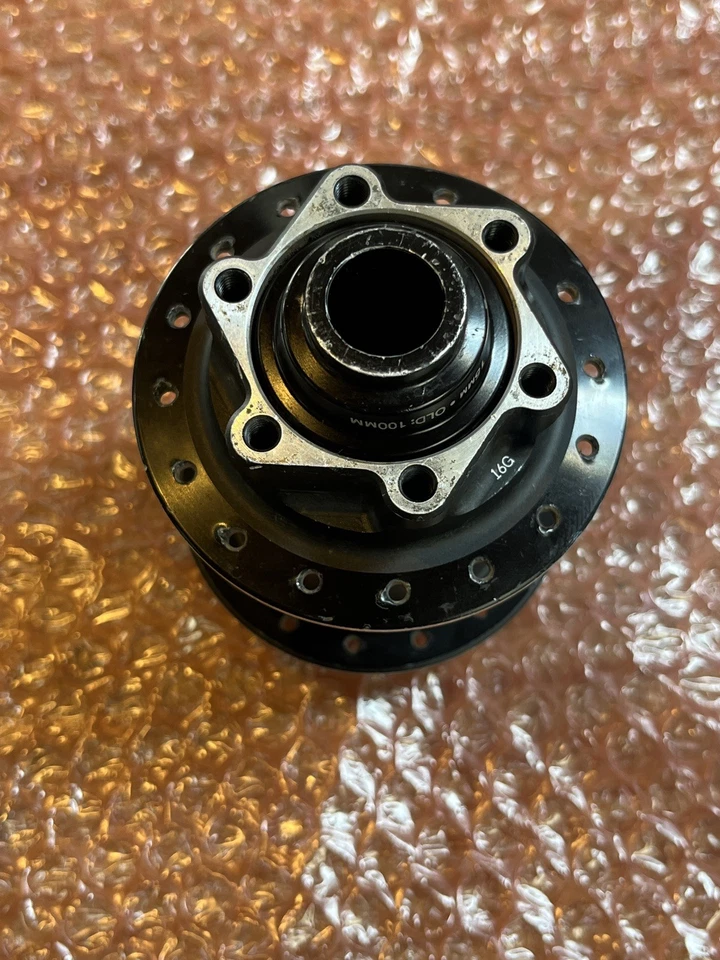 E*thirteen TRS Race The Hive Front MTB 轮毂 100x15 毫米直通轴适用于 6 螺栓盘 32H — 第 3/4 张图片