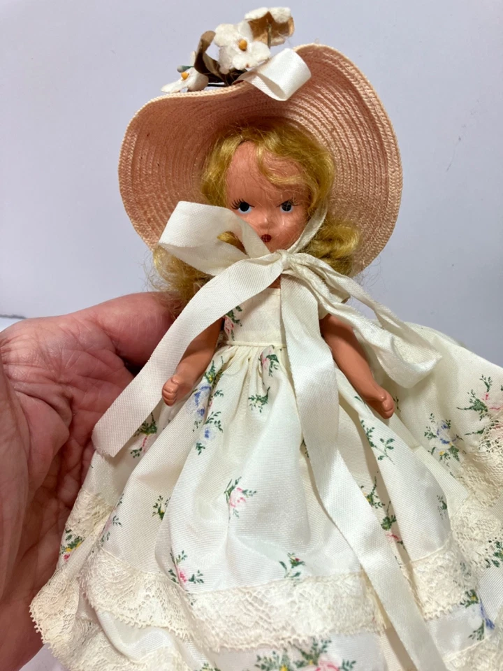 Винтажная жесткая пластиковая кукла Nancy Ann Storybook, подвижные руки, ноги, шея 5,5 дюйма - Изображение 2 из 4