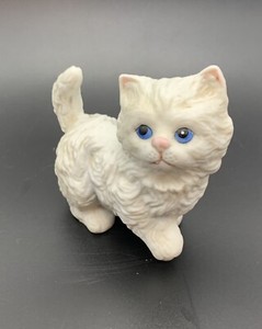 White Kitten Porcelain Standing Paw up Figurine Blue Eyes HOMCO Vintage