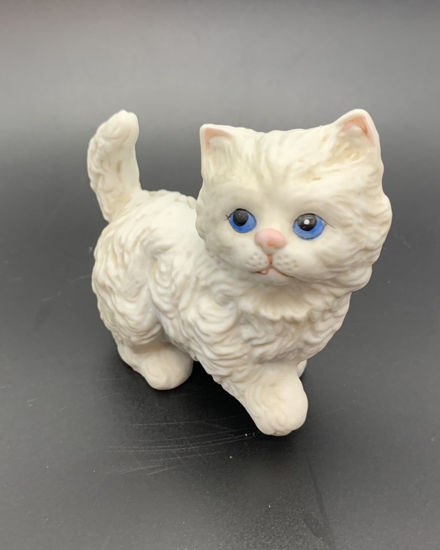 White Kitten Porcelain Standing Paw up Figurine Blue Eyes HOMCO Vintage