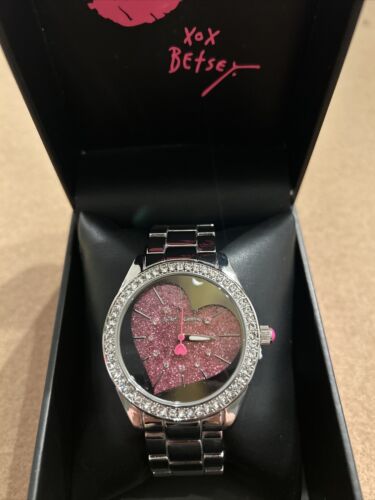 Betsey Johnson Link Band and Pink Glitter 💖 with Crystals- Dial Watch - Afbeelding 1 van 4