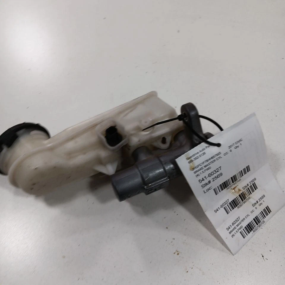 Cilindro maestro de freno construido en América del Norte sedán para Honda Civic 16-21 Foto 3 de 4