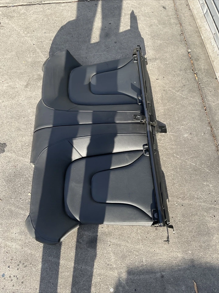 Audi A5 Quattro 2013-2017 convertible parte del asiento superior trasero - cuero gris Foto 4 de 4
