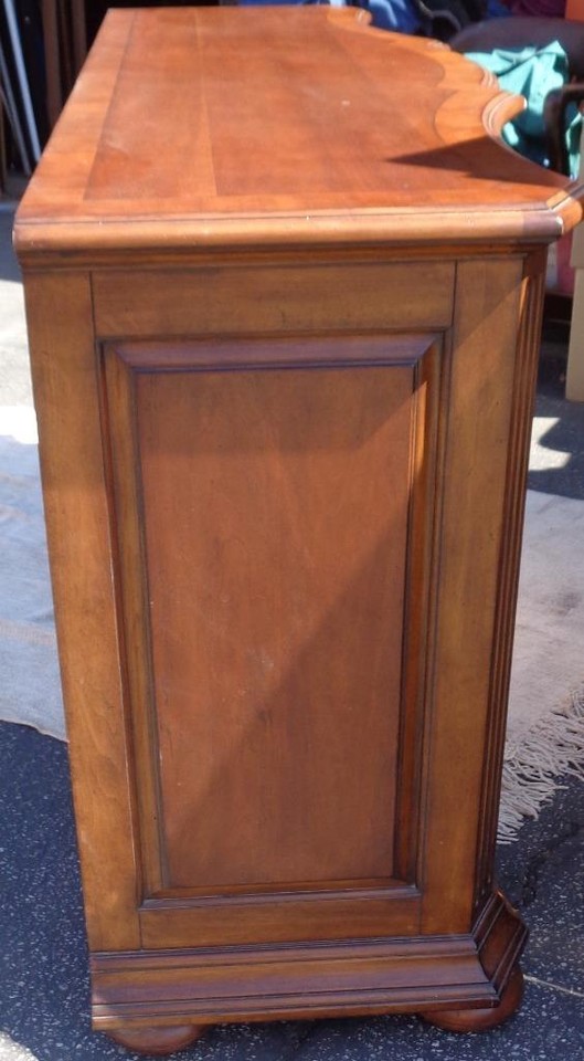 Ethan Allen Tuscany Solid Wood Serpentine Nine Drawer Dresser VGC