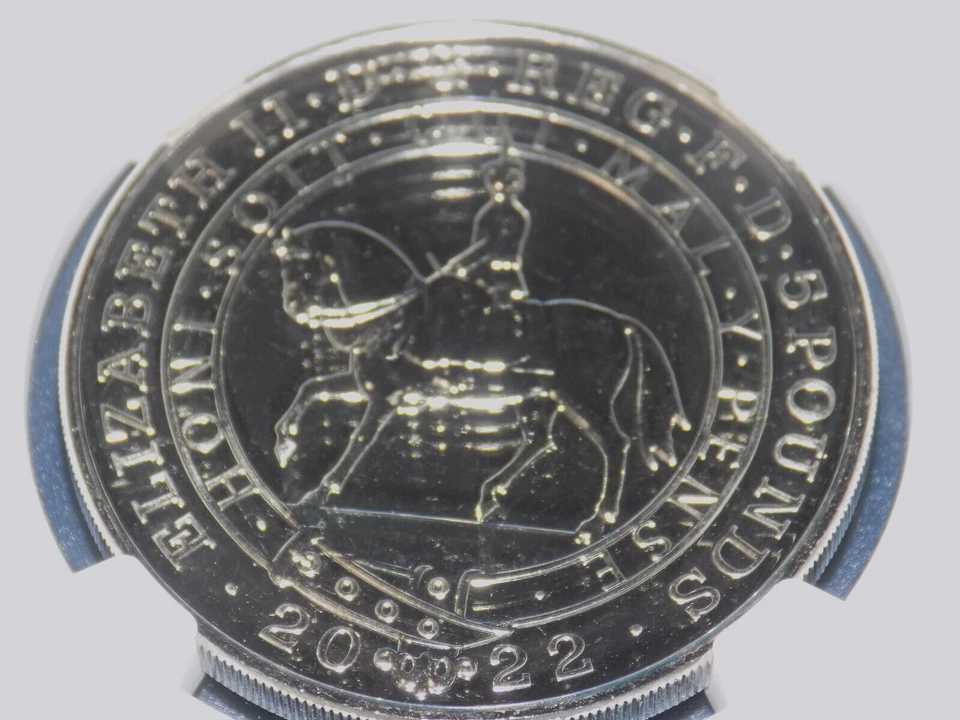 2022 GREAT BRITAIN £5 QUEEN'S PLATINUM JUBILEE NGC MS 69 DPL 5 PD QE II UNC COIN - Image 2 of 4