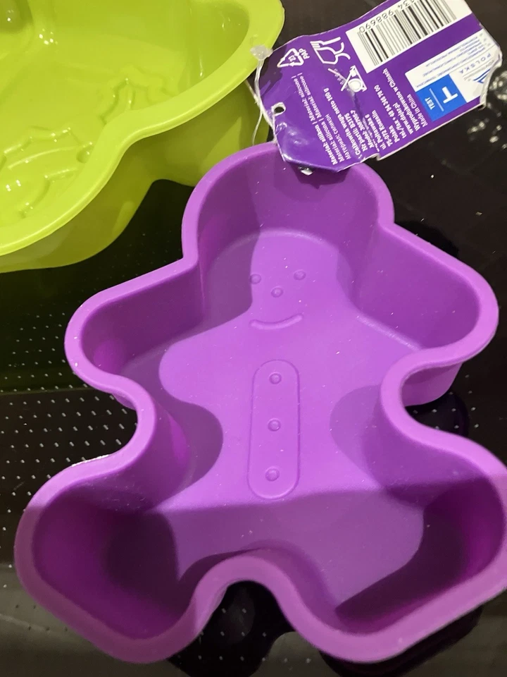 Silicone Xmas Cake Bell Gingerbread Man Mould Silver Lustre £6.99 nwt - Image 3 of 4