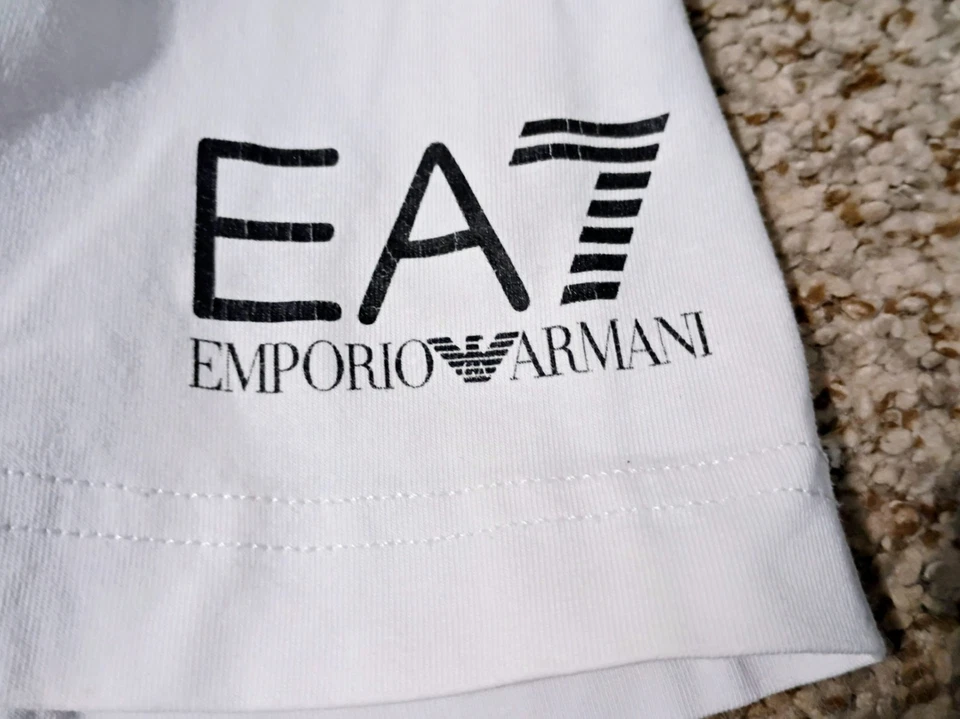 Camiseta blanca para hombre EMPORIO ARMANI EA7 negra con logotipo a rayas en el pecho cuello redondo Foto 4 de 4