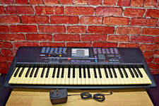 Vintage Yamaha PSR-220 Portable Keyboard MIDI Compatible 61 Key Used