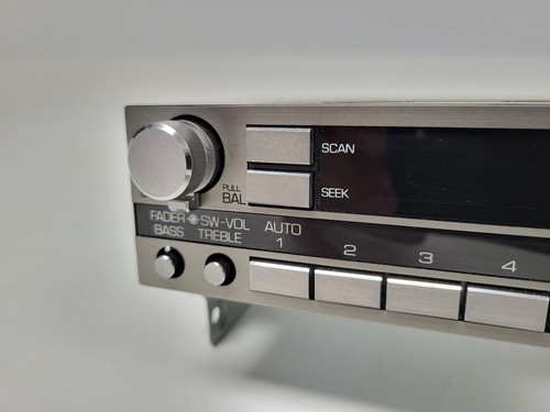 Vintage 1980's Mitsubishi AR-9377-3 Car AM/FM Radio (Powers On) - Picture 5 of 20