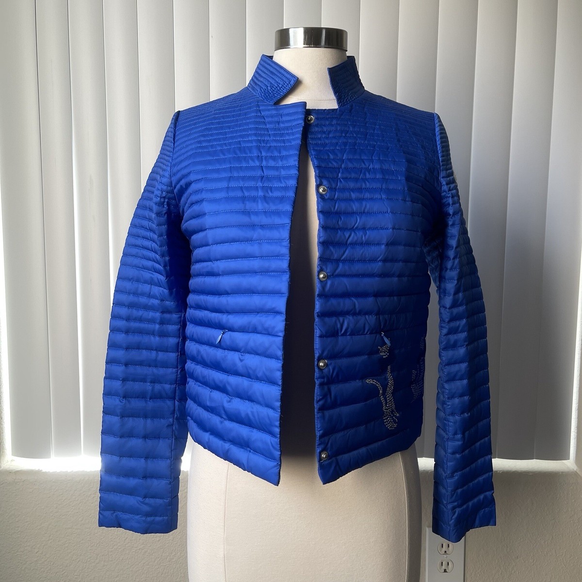 Blue Short Feather Down Light Jacket Exquisite design For Women 