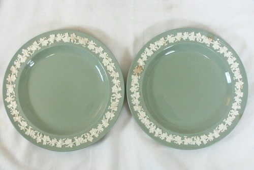 Wedgwood Queensware Cream on Celadon Green Plain Grape 2 Salad 3 Dinner Plates - Picture 2 of 7