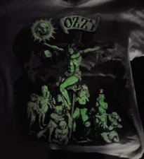 “Glow in the Dark” Signed By Ozzy Osbourne CrucifixConcert T-shirt RARE 