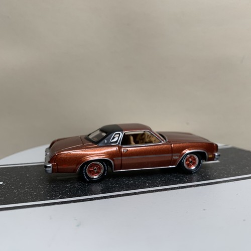 Johnny Lightning Classic Gold 1977 Oldsmobile Cutlass Supreme Brougham Red NM - Picture 16 of 23