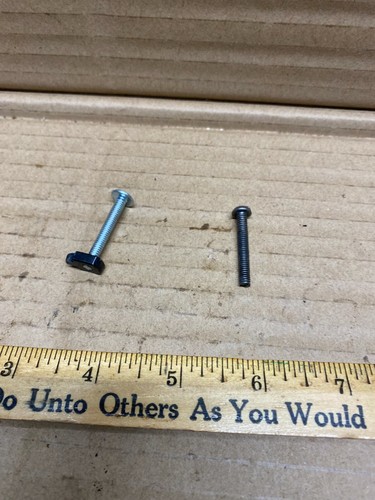 Ein gebrauchter Kettenspanner aus einer McCulloch Mini-Mac 35 Kettensäge - Bild 2 von 2