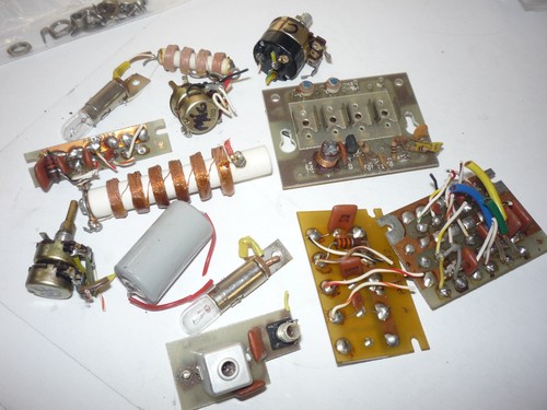 YAESU FT 101 FT-101 HAM RADIO PARTS LOT - CONTROL - LAMP ++ - Picture 5 of 6