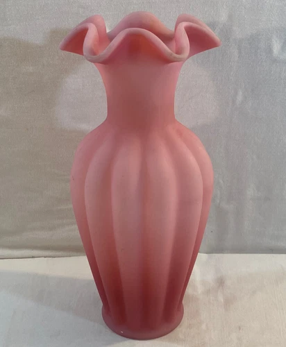 Vintage 60s Fenton Glass Pink Satin Ribbed Ruffled Top Melon Vase NO STICKER