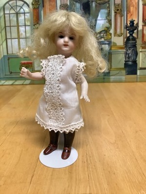 Primrose Porcelain 5 1/2'' Mignonette Reproduction Doll