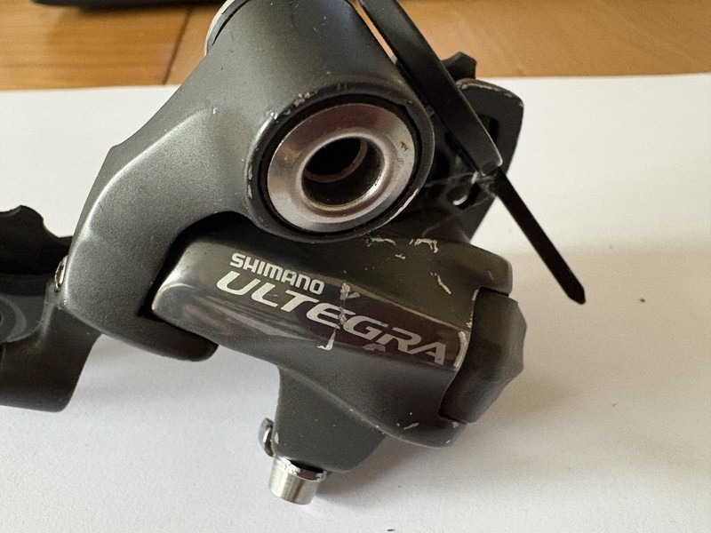 Shimano Ultegra RD 6700 GS Rear Derailleur 10 Speed highly sought after