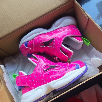 Reebok Versa Pump Fury Ghost Busters Säugling/Kleinkind Turnschuhe Gr. 6,5 rosa H03297