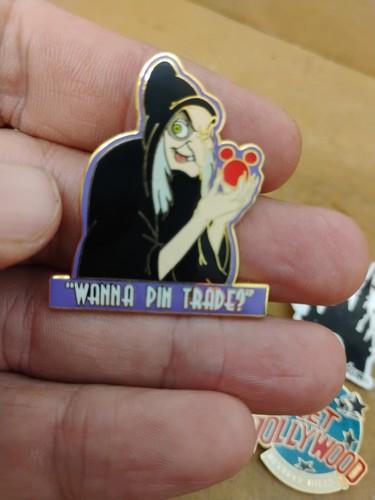 15 Vintage Large Disney Collector Pins New And Used All In Very Good Condition - Picture 9 of 16