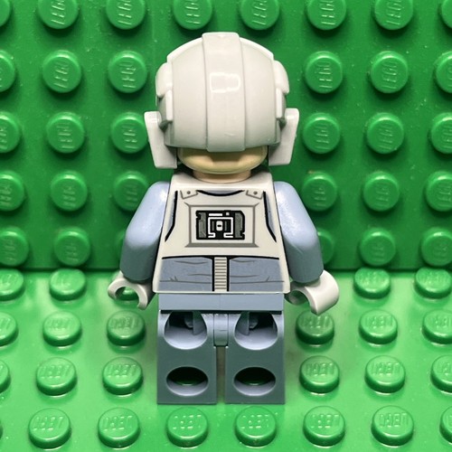 Lego Star Wars AT-AT Driver Minifigure SW0581 EUC - Picture 2 of 2