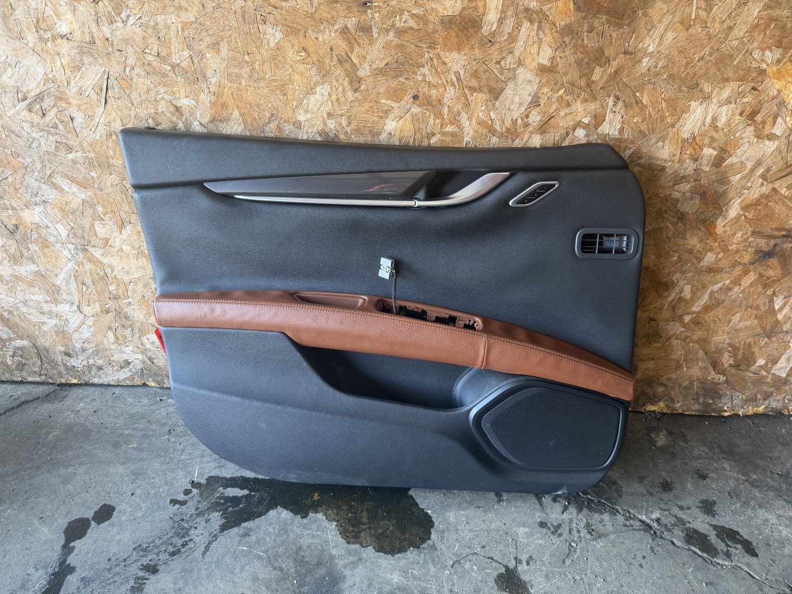 MASERATI GHIBLI OEM 17-21 FRONT  LEFT DRIVER INTERIOR DOOR PANEL
